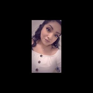 Meet your Posher, Carmela